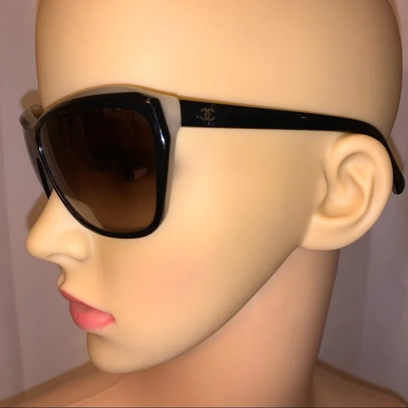 18) CHANEL oversized two-tone acetate SUNGLASSES w/case Sunglasses CHANEL CH5555 14160A 53-18 Striped havana taupe main image 3